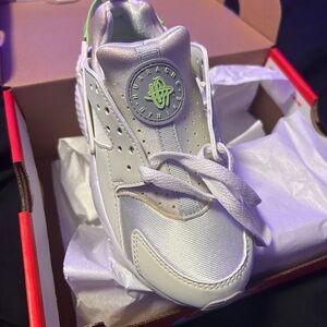 Nike Huarache Run 2.0 1Y Kids Sea Glass / Lime Blast White Sneakers NIB